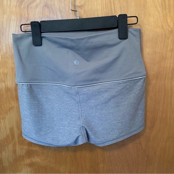 Lululemon Gray Stretchy Shorts Size 6-8 - Picture 2 of 2
